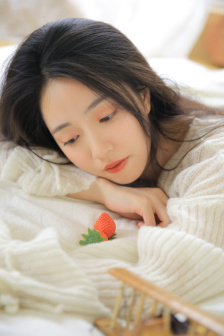 她很漂亮